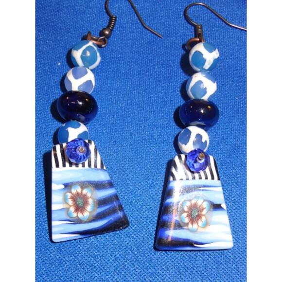 OOAK Blue abstract milifore flower in center Polymer clay charm Earrings  brass - Picture 4 of 4